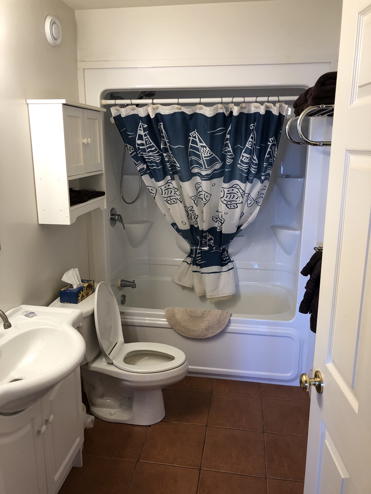 Captains Den | Sunrise Shore Cottages | Bathroom