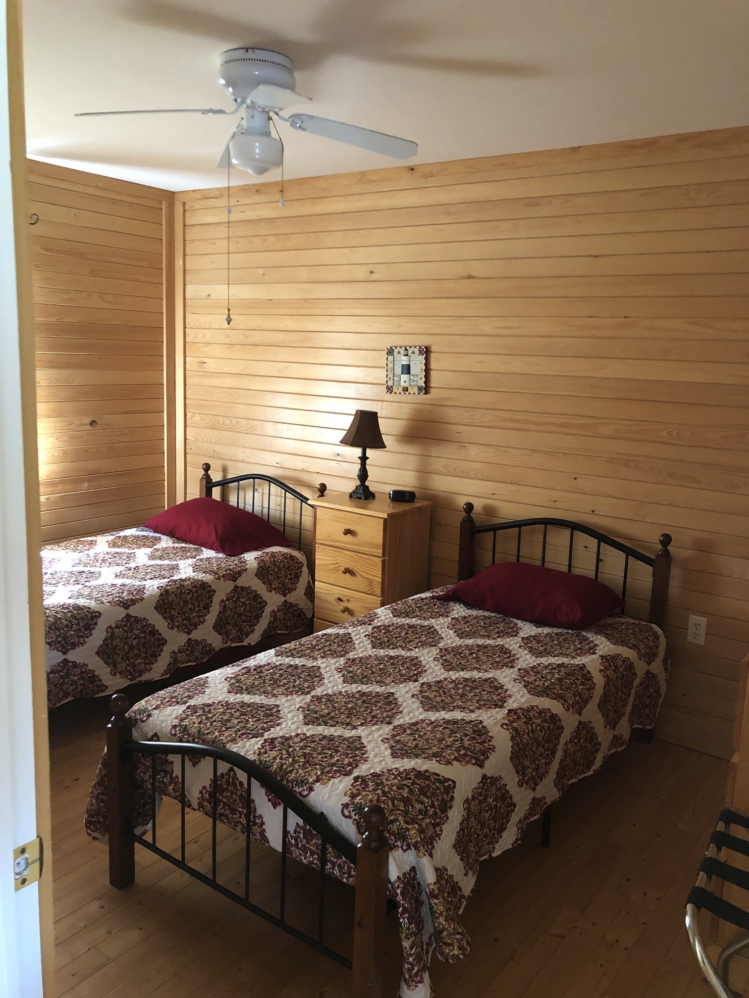 Seaward Inn | Sunrise Shore Cottages | Bedroom