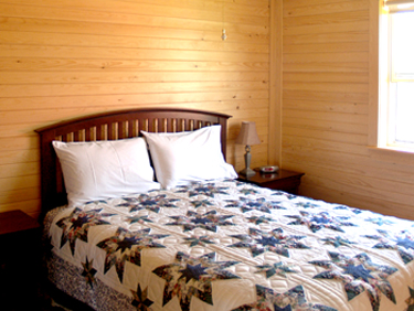 Seaward Inn | Sunrise Shore Cottages | Bedroom