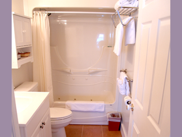 The Red Spinnaker | Sunrise Shore Cottages | Bathroom